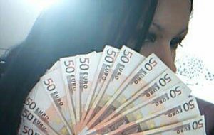Annonce de AnnekeHotesse dominatrice et déesse suisse