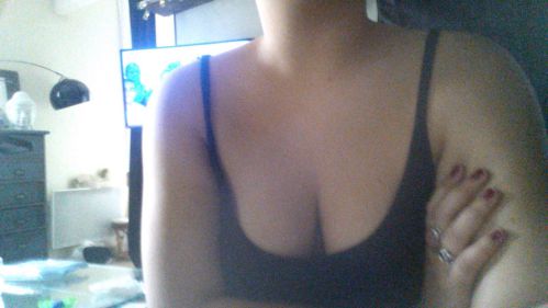 Maitresse Maeva pulpeuse dominatrice recherche money slaves